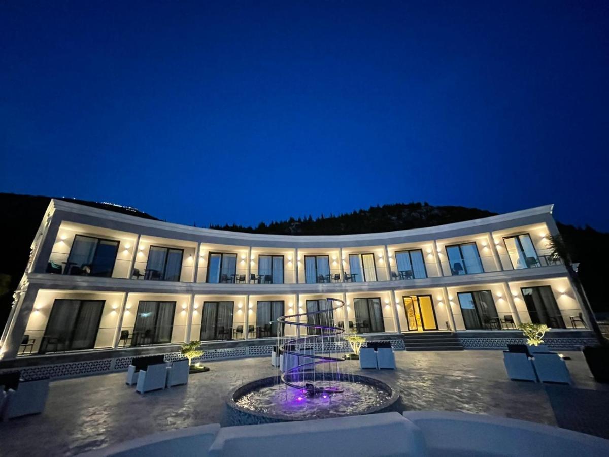 Ebbi Hotel Dhërmi エクステリア 写真