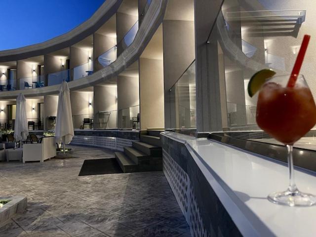 Ebbi Hotel Dhërmi エクステリア 写真