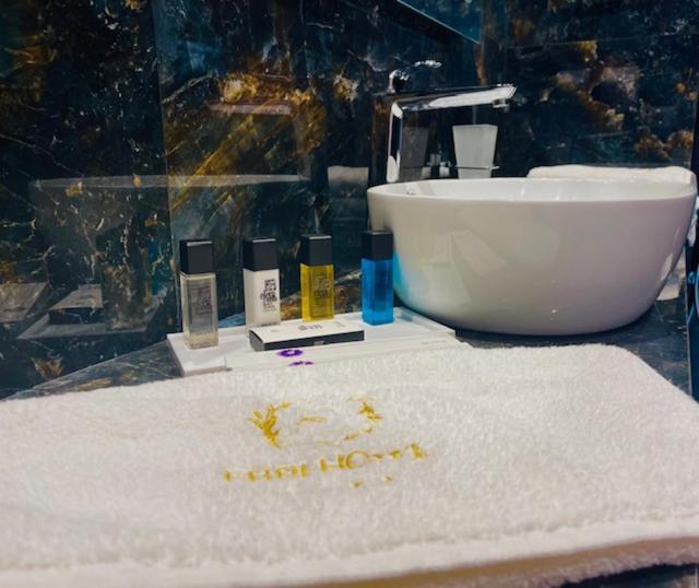 Ebbi Hotel Dhërmi エクステリア 写真