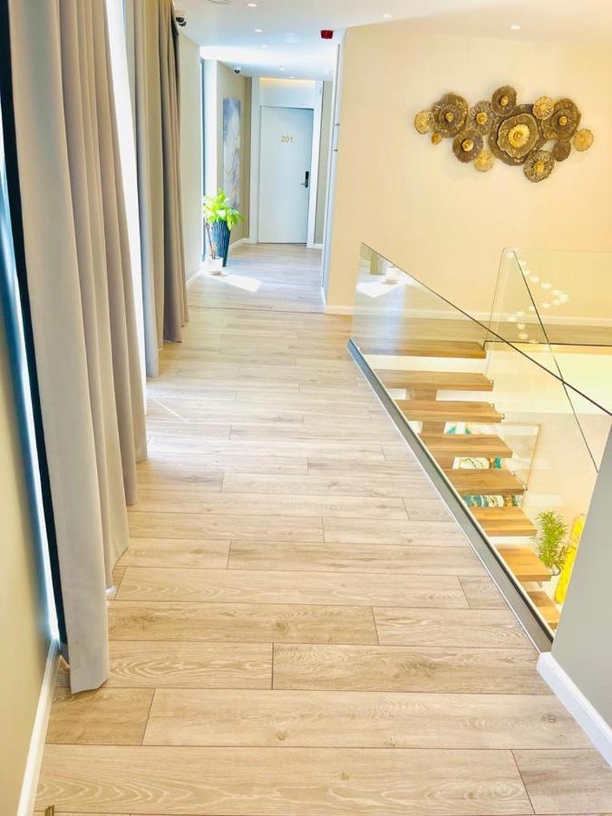 Ebbi Hotel Dhërmi エクステリア 写真