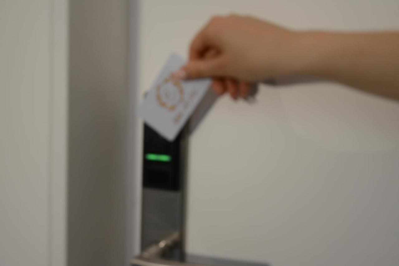 Ebbi Hotel Dhërmi エクステリア 写真
