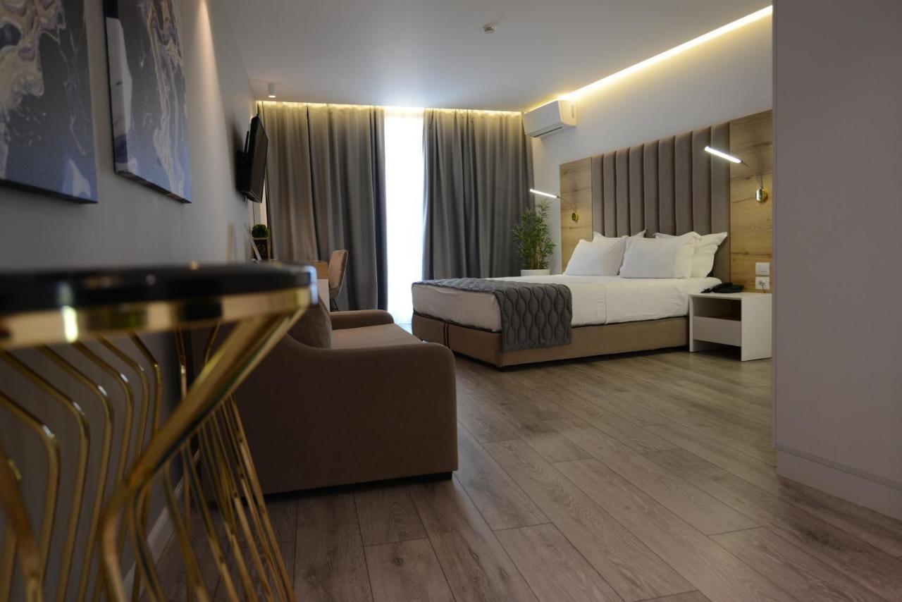 Ebbi Hotel Dhërmi エクステリア 写真