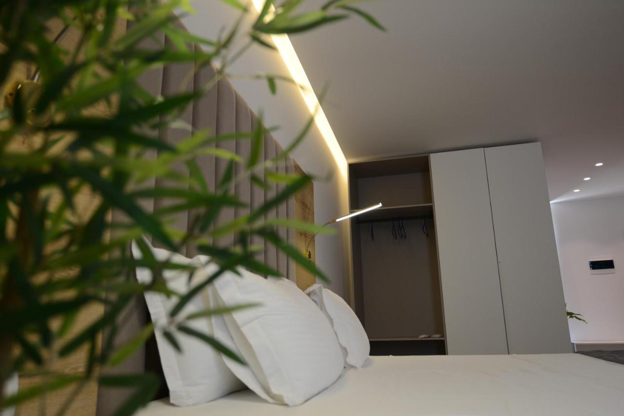 Ebbi Hotel Dhërmi エクステリア 写真
