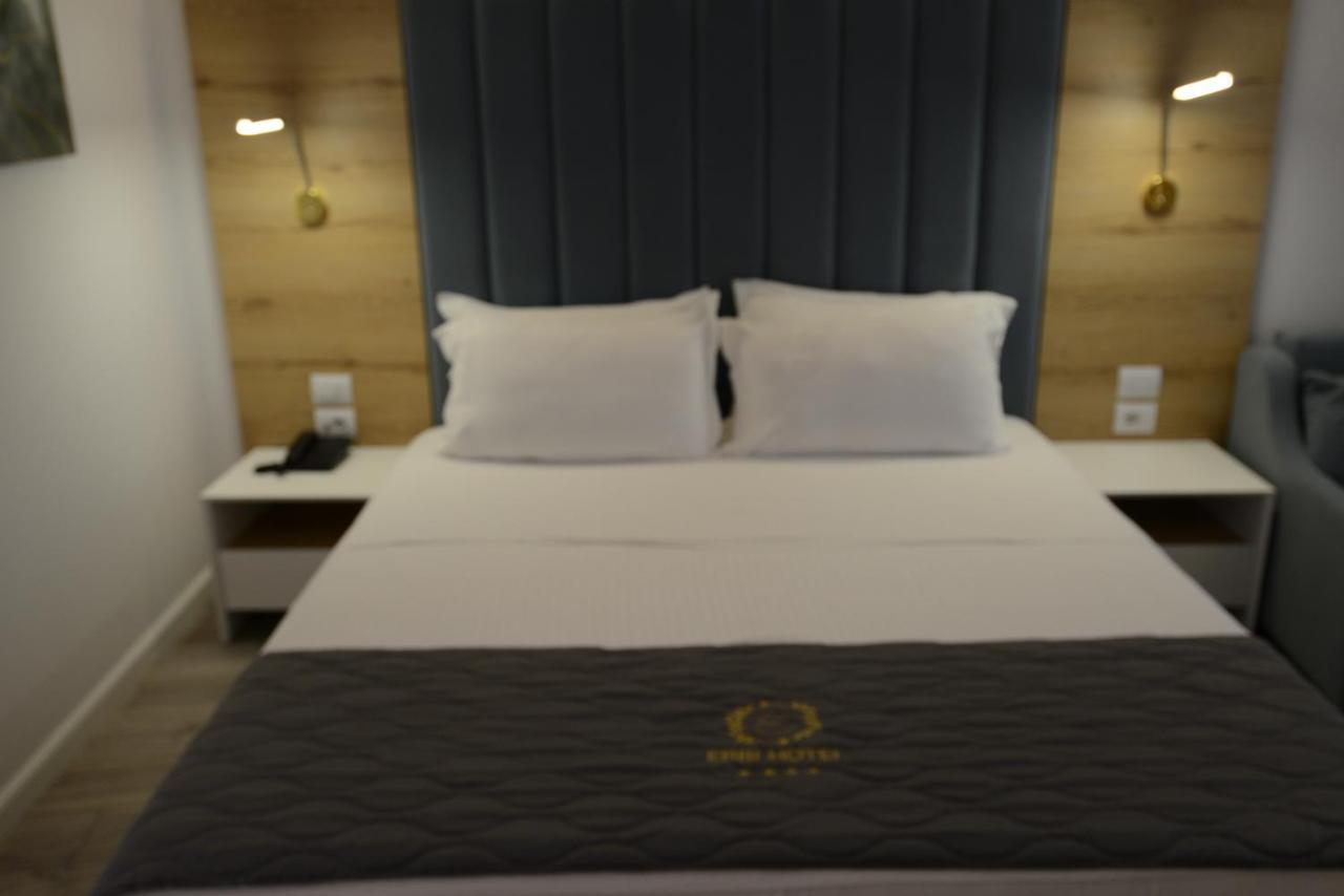 Ebbi Hotel Dhërmi エクステリア 写真